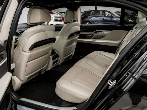 Used 2018 BMW 750i image 35