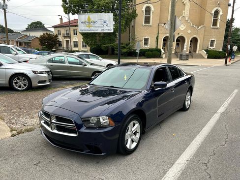 Used 2014 Dodge Charger SE image 1