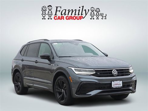 Used 2024 Volkswagen Tiguan SE R-Line image 3