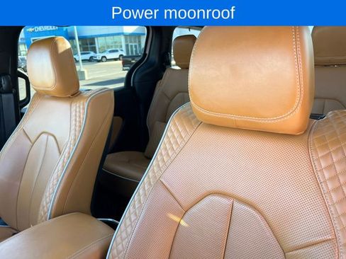 Used 2023 Chrysler Pacifica Pinnacle FWD image 15
