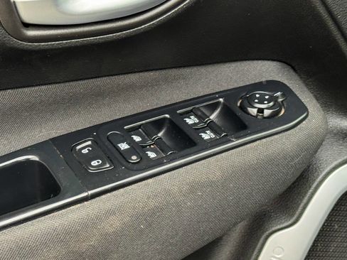 Used 2018 Jeep Renegade Sport w/ Power & Air Group image 18