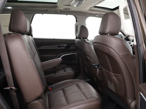 Used 2020 Kia Telluride SX w/ Towing Package AWD/4WD image 12