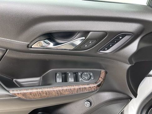 Used 2023 GMC Acadia Denali w/ Denali Ultimate Package image 17