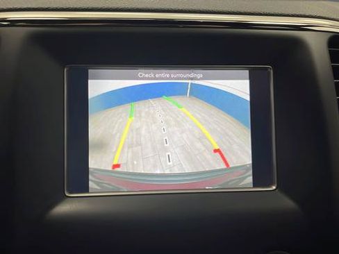 Used 2019 Jeep Grand Cherokee Laredo AWD/4WD image 13