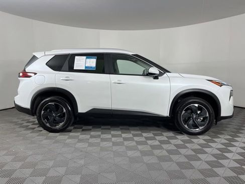 Used 2025 Nissan Rogue SV w/ SV Premium Package FWD image 13