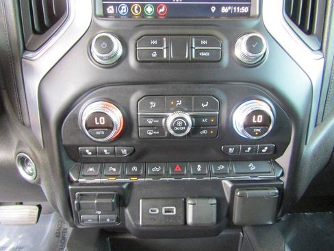 Used 2019 GMC Sierra 1500 SLT AWD/4WD image 18