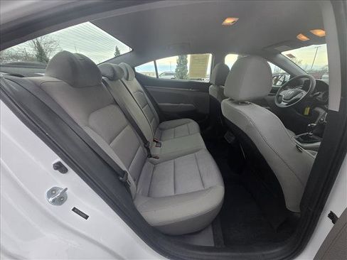 Used 2017 Hyundai Elantra SE w/ Cargo Package image 11