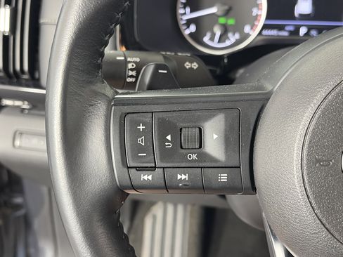 Used 2025 Nissan Pathfinder SV AWD/4WD image 31