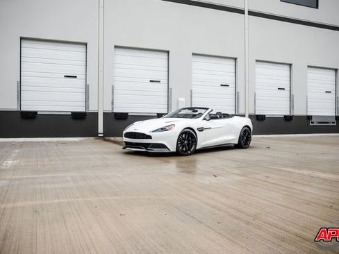 Used 2016 Aston Martin Vanquish Volante image 44