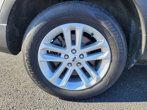 Used 2016 Ford Explorer XLT w/ Equipment Group 202A image 9