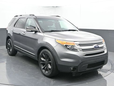 Used 2014 Ford Explorer XLT w/ Equipment Group 202A image 3
