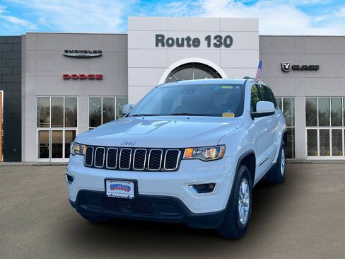 Used 2020 Jeep Grand Cherokee Laredo AWD/4WD image 2