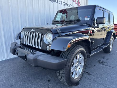 Used 2018 Jeep Wrangler Unlimited Sahara w/ Connectivity Group image 10
