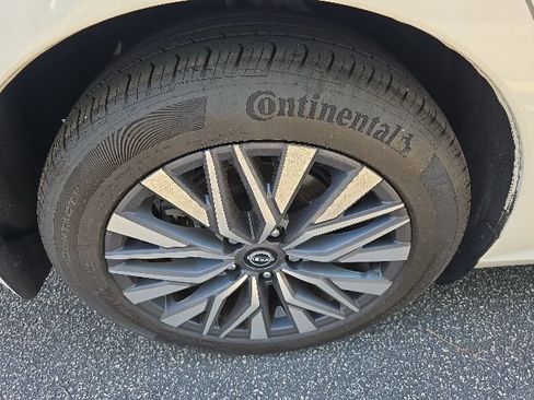 Used 2023 Nissan Altima 2.5 SV w/ SV Premium Package FWD image 6