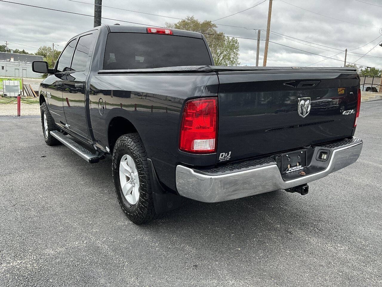 Used 2017 RAM 1500 ST w/ SXT Appearance Group AWD/4WD image 4