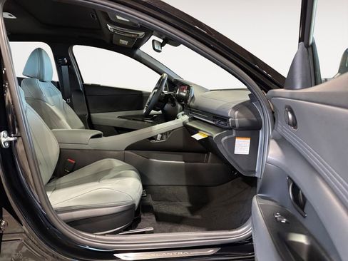 New 2025 Hyundai Elantra Limited image 19
