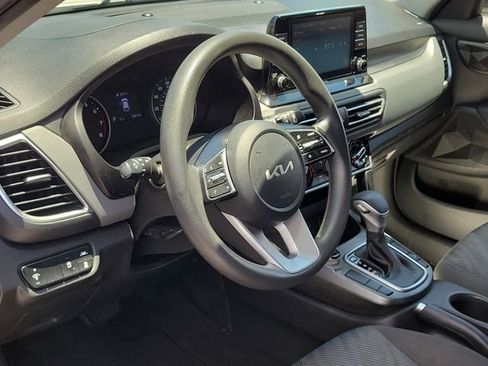 Used 2023 Kia Seltos LX AWD/4WD image 9