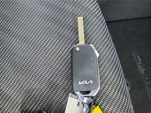 Used 2025 Kia Seltos LX AWD/4WD image 28