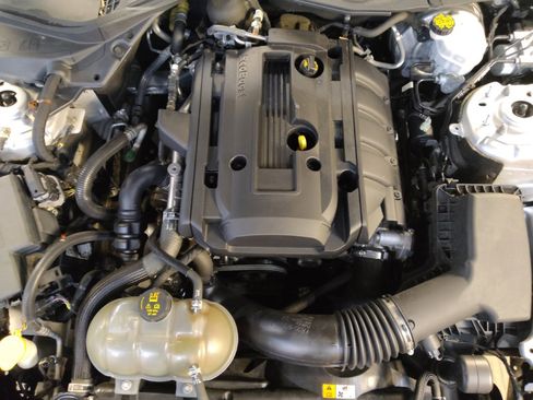 Used 2018 Ford Mustang Coupe RWD image 30