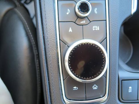 Used 2024 Cadillac XT4 Premium Luxury image 13