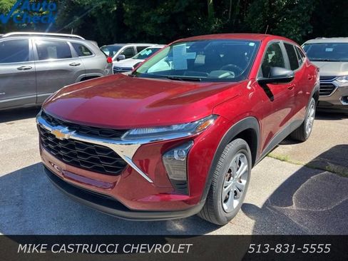 Used 2024 Chevrolet Trax LS FWD image 1