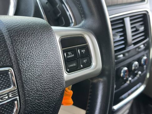 Used 2017 Dodge Grand Caravan SE w/ UConnect Hands-Free Group FWD image 24