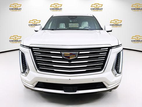 Used 2025 Cadillac Escalade Premium Luxury Platinum image 2