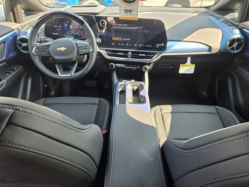 New 2025 Chevrolet Equinox EV LT image 19