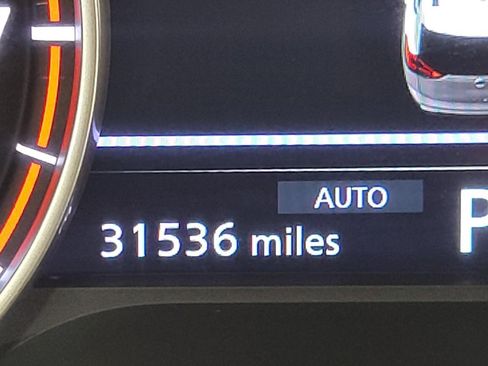 Used 2025 Nissan Rogue SV image 2