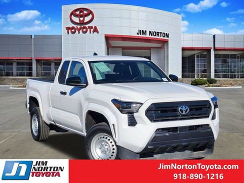 Used 2025 Toyota Tacoma SR image 33