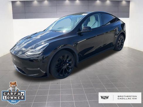 Used 2022 Tesla Model Y Long Range image 1