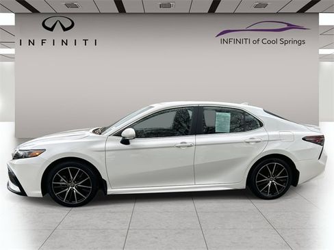 Used 2024 Toyota Camry SE image 4