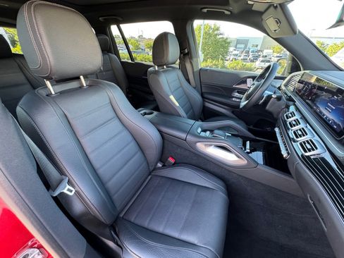 Used 2025 Mercedes-Benz GLS 450 4MATIC image 18