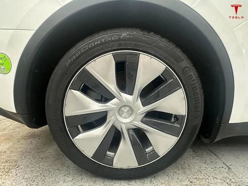 Used 2023 Tesla Model Y Long Range image 25