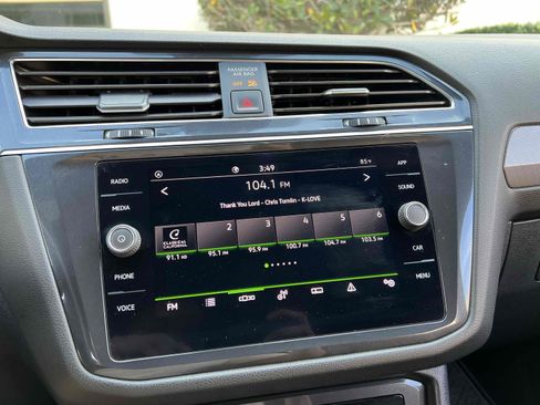 Used 2022 Volkswagen Tiguan SE R-Line image 49