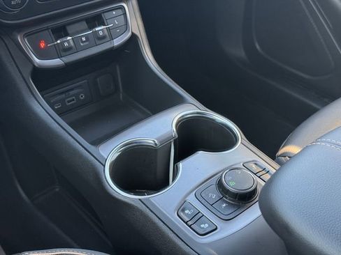 Used 2024 GMC Terrain AT4 image 29