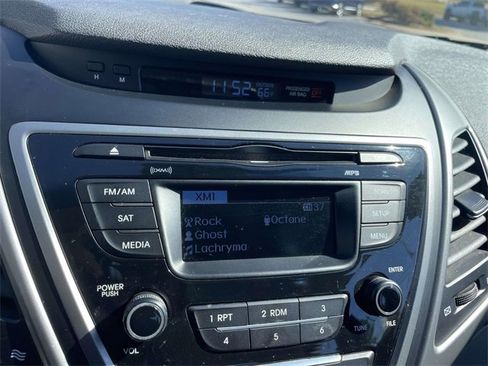 Used 2016 Hyundai Elantra SE image 19