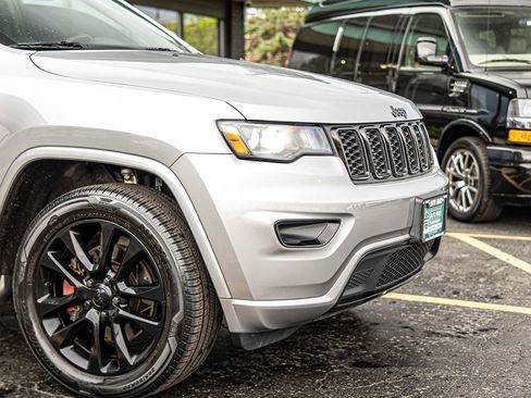 Used 2021 Jeep Grand Cherokee Laredo X AWD/4WD image 3