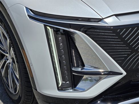 New 2025 Cadillac Lyriq Luxury image 9
