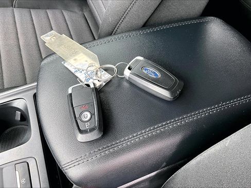 Used 2022 Ford Edge SE image 34