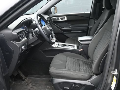 Used 2020 Ford Explorer XLT w/ Comfort Package AWD/4WD image 14