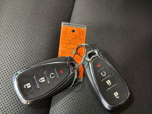 Used 2025 Chevrolet Trax ACTIV w/ Sunroof Package FWD image 35