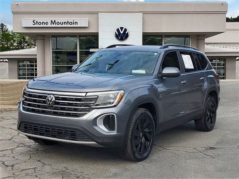 Certified 2024 Volkswagen Atlas SE image 1