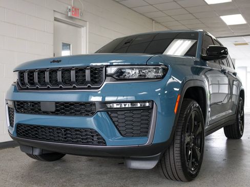 Certified 2026 Jeep Grand Cherokee Limited w/ Limited Altitude Package AWD/4WD image 23