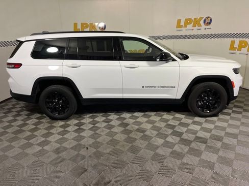 Used 2024 Jeep Grand Cherokee L Altitude AWD/4WD image 2