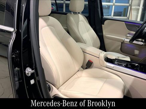 Certified 2022 Mercedes-Benz GLB 250 4MATIC image 9