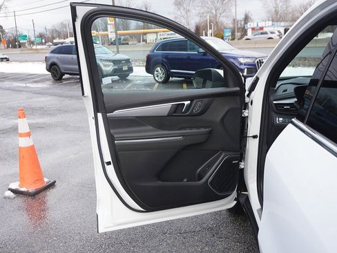 Used 2025 Buick Enclave Preferred w/ Power Package image 26