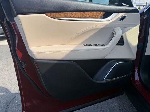 Used 2017 Maserati Levante S image 10