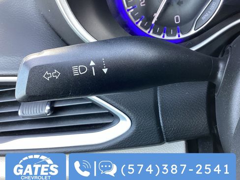 Used 2024 Chrysler Pacifica Touring-L image 34