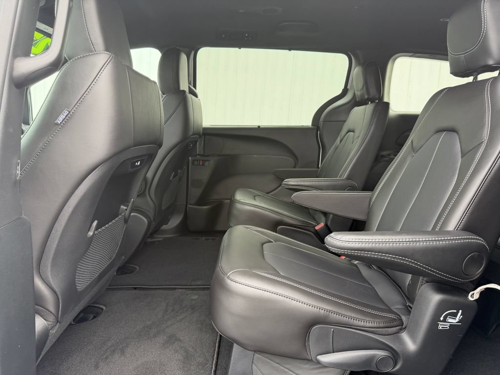 New 2027 Chrysler Pacifica Select AWD/4WD image 32